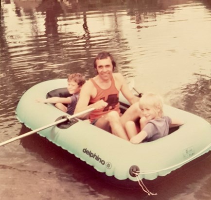 On the River in Odell in Dephino 5, probably the best boat ever!