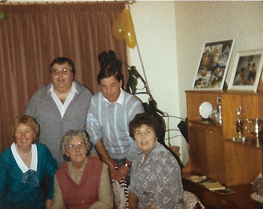 Gran, uncle Ken, Auntie Shelia, Dad and Auntie Mary 