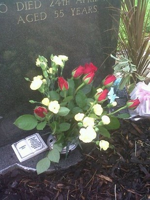 nans grave book and flowers 031012