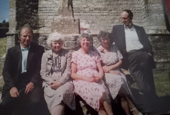 Peter and his siblings in 1989 at Janes Wedding