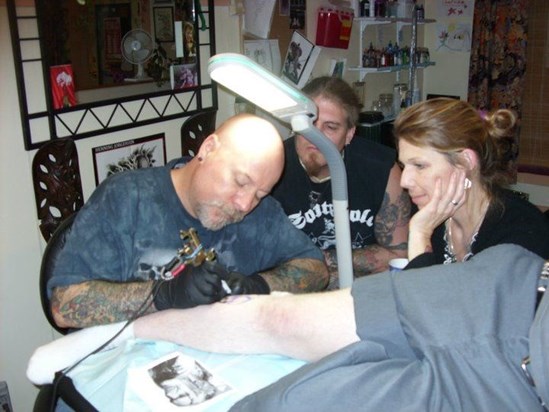 Bret Zarro Tattooing in Vermont 2009 with Mike Benneig and Sara King