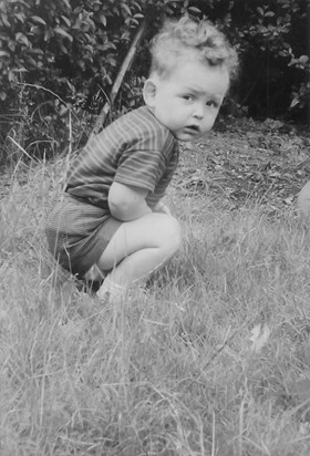 Crouching young Bob Summer  69