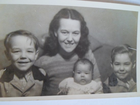 Malcolm, Jackie and Mervyn with their mum
