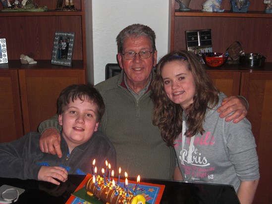 A YEAR AGO TODAY DAD..WHO WOULD HAVE EVER THOUGHT A YEAR LATER WE WOULD ALL HAVE BROKEN HEARTS X