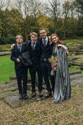 Ben on his wedding day with Hannah, Tim and Toby 