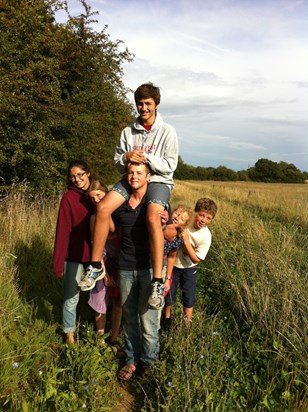 Lead by Helen, lovely walks around Kidlington (Zara, Bea, Oli, Spike, Helen, Hugo): August 2014