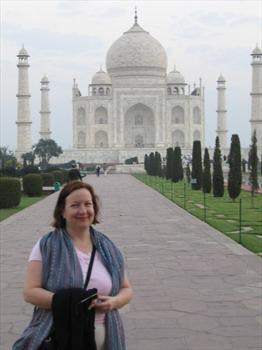 Kate in front of the Taj Mahal. (2005)