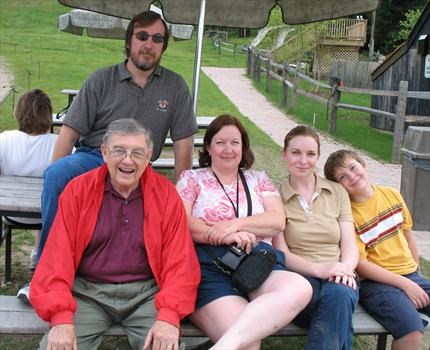 The family with Bob on vacation in Massachussetts. (2006)