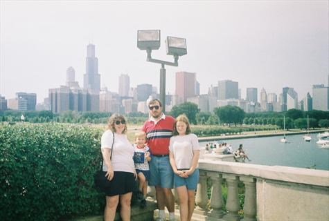The family outside Shedd Aquarium in Chicago. (@1999)