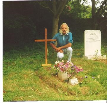 28. Dad At Leslie Grave Coltishall 160794