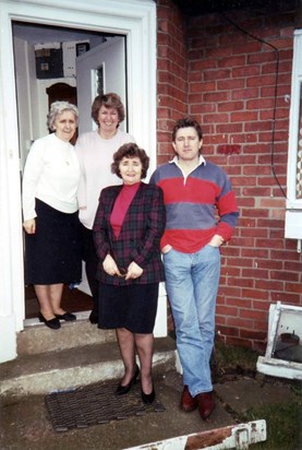 Mum with her sisters and brother
