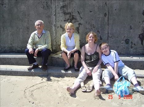 Tenby beach dad,mum,tina,ashley