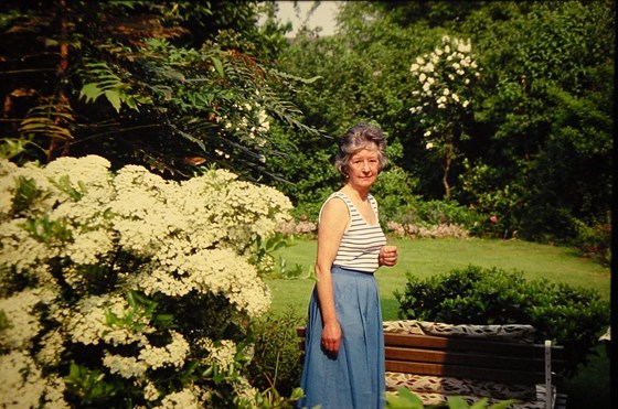 Enjoying a sunny day in Teddington, May 1989