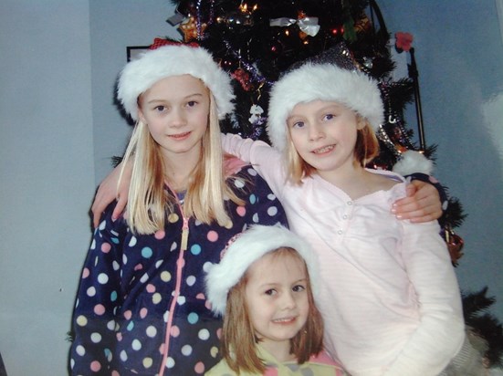 Annual snap with the tree, 2010 maybe? Love the expressions on Eloise & Francie's faces