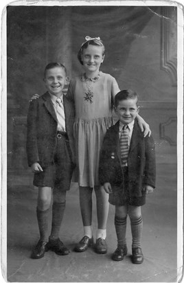 Audrey Alan & Ron - 1942 - Our East London Family 
