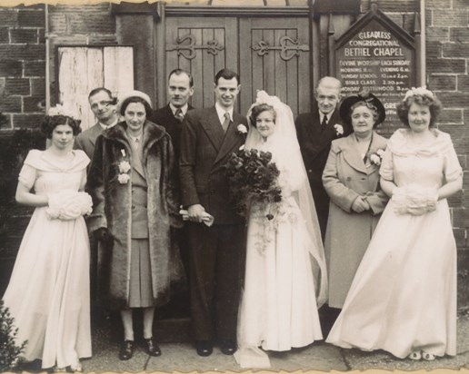 Leonard Coates and Davina Lloyd group wedding photo 1952