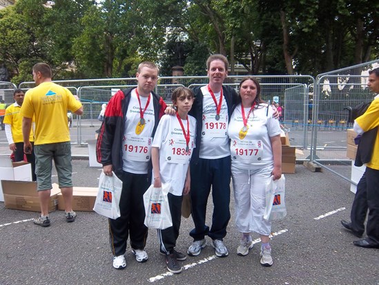 Leo Barron and family to British 10k run