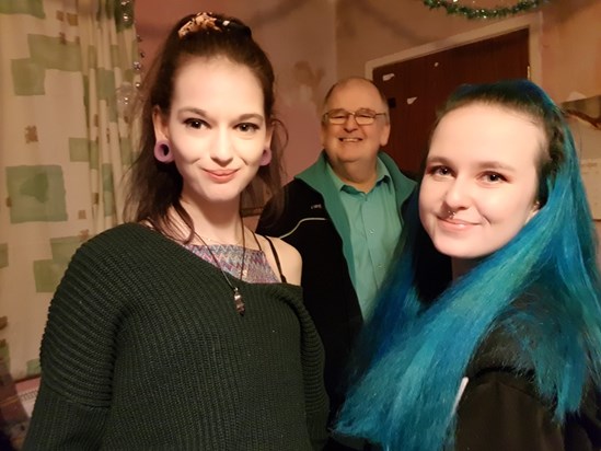 Christmas 2018 - Dad and daughters