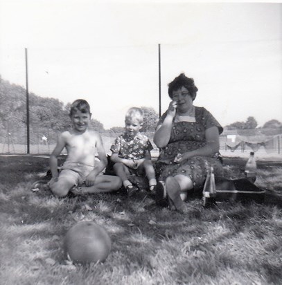 Nigel, Kevin & Mum at Tonbridge Sportsground