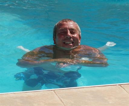 Mick in the pool