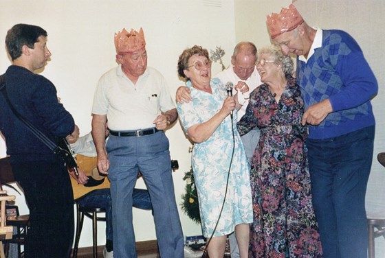 Christmas singalong (Paul, dad, Hilda, Bill, Mary, Pete) 