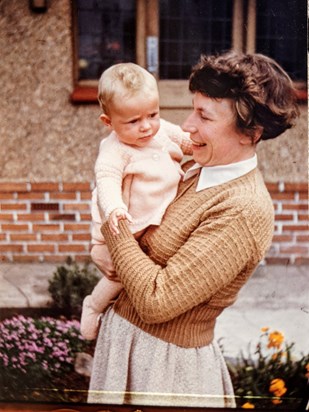 Mum with Hazel aged 7 months