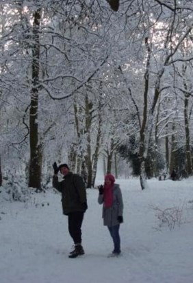 Taken on an impromptu snow day walk when I was living with Chris and Suz in Bracknell - I will always remember that year with fondness - we had so many fun times together. He was so incredibly generous to let me stay ❤️