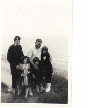 Uncle Ray, Uncle Pat, Theresa and Pattie. Other girl was called Gillian