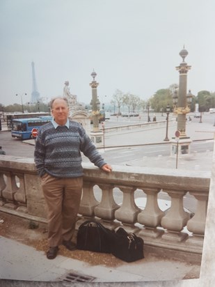 Brian and Mum loved travelling.  Here he is in Paris 💜