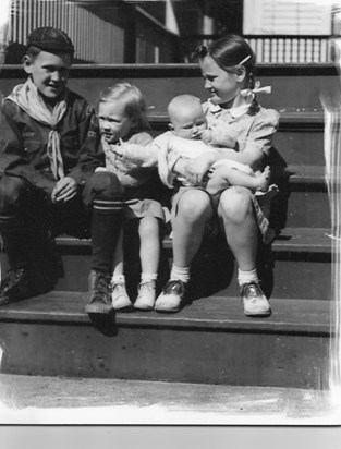 Dad-4 Treacy kids 1940 Cranfield NJ