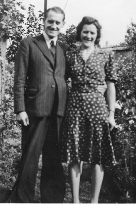 Vera+Jimmy Aug 1946 in Thornton Heath
