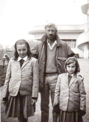 Iona, Mandy & our darling Papa. Darjeeling