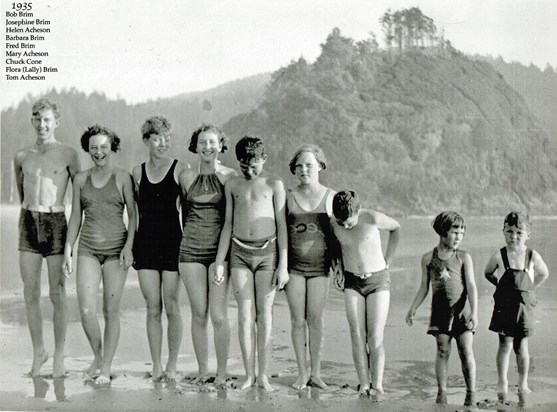 1935 Cousins on the beach