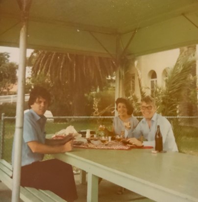 Picnic - Sydney, Australia (1973)