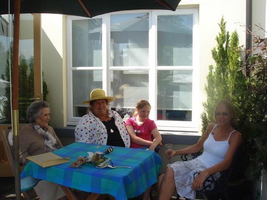 Cae Knovil birthday tea  - with Grandma, Chloe, Trish