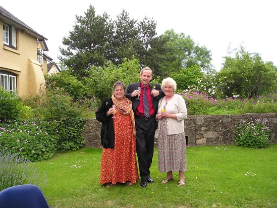 The siblings at Clare’s U.K. wedding party in June 2005