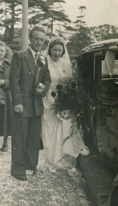 Ron marries Margaret 'Rusty' London, 1950
