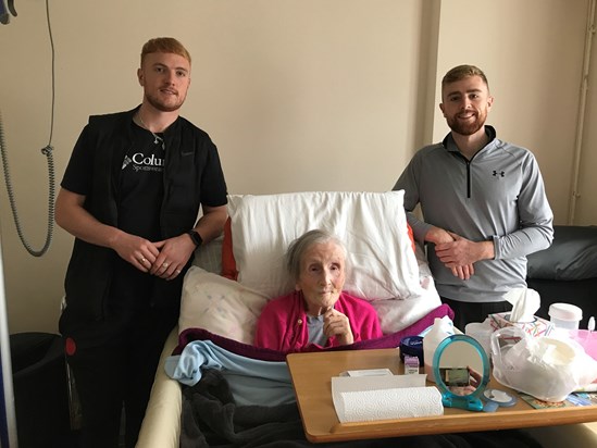 Mum with ‘her boys’ Wills and James two weeks before going to Heaven 