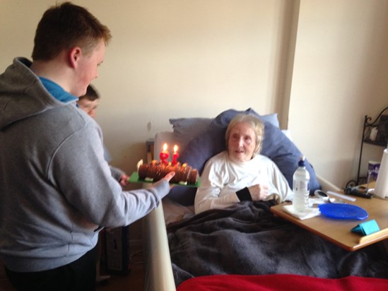 Tom with Nannies 84th Birthday cake 