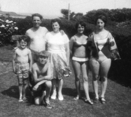Early Mason family photo. Left to Right: Eddie, Grandad, Chris, Nanny, Pam and Mum.