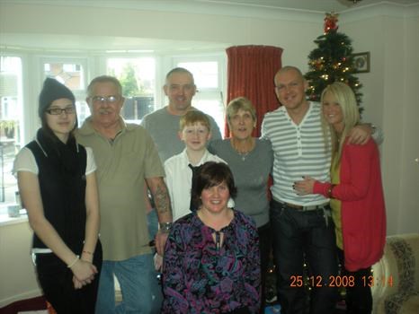 lee and his family at christmas time 08