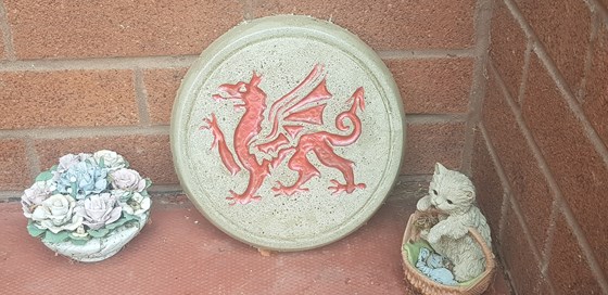 A Harry project, a welsh dragon stone takes prize position on mum's doorstep..... hopefully you angels now laughing together 