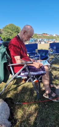 916f6c4"David sketching at Studland Bay,summer 2023"e 8b17 42ac 8e6d ce3c9924b2af 1 all 57431