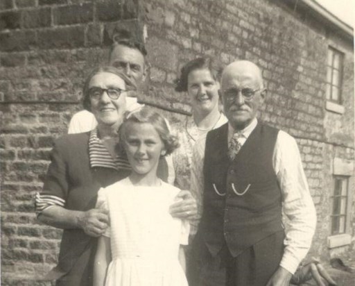 Jennifer with Mum, Dad and Ibbotson grandparents