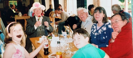 Catherine , Sandy ( in a very fetching hat ! ) Tom , Lorna , David & Raul enjoying lunch x