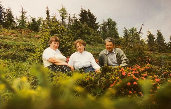 Karen mit Sophie und Norbert auf der Alm