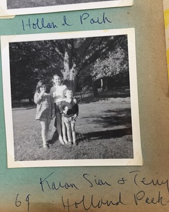 1969 Holland Park - Karen, Terry & Sian