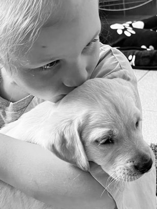 Puppy love ❤️ Lottie on a special day out at The Guide dogs national centre