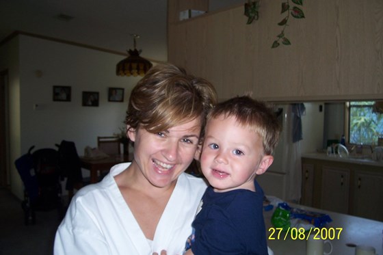 Luke age 2 in Florida with Mummy