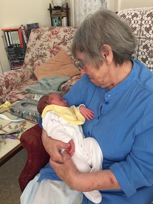  Best cuddles with Great Grandma 